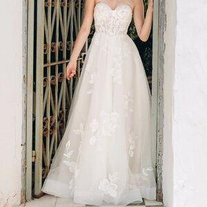 Stella York 7975 Wedding Dress (US Bridal Size 8), New with Tags